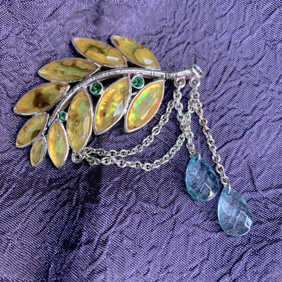 Vintage Crystal Brooch with Dangling Chains with Teardrop Crystals - Picture 2 of 5